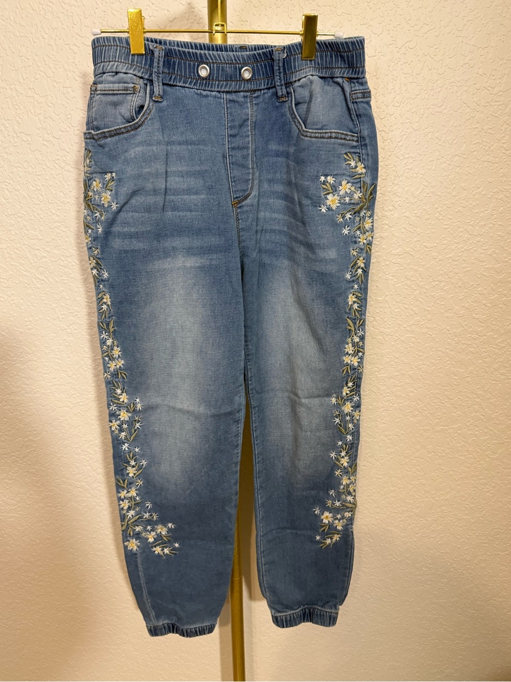 DRIFTWOOD Light Blue Embroidered Side-Flower Jogger Jeans